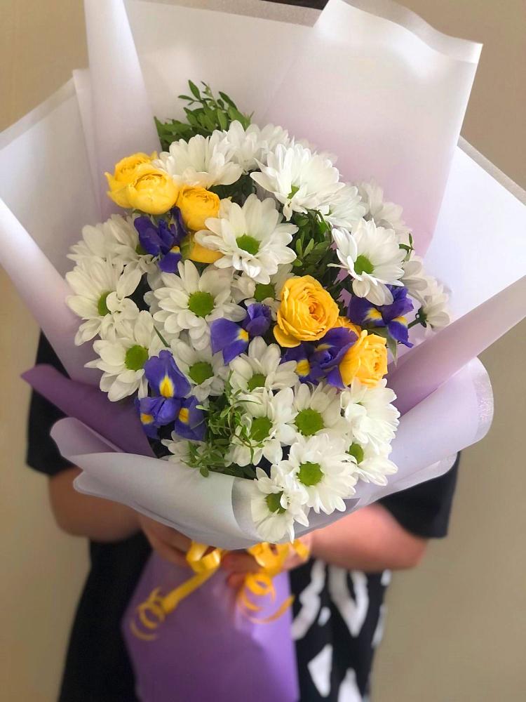 Букет цветов из: Ирисы, Хризантемы и Розы в Красновидово