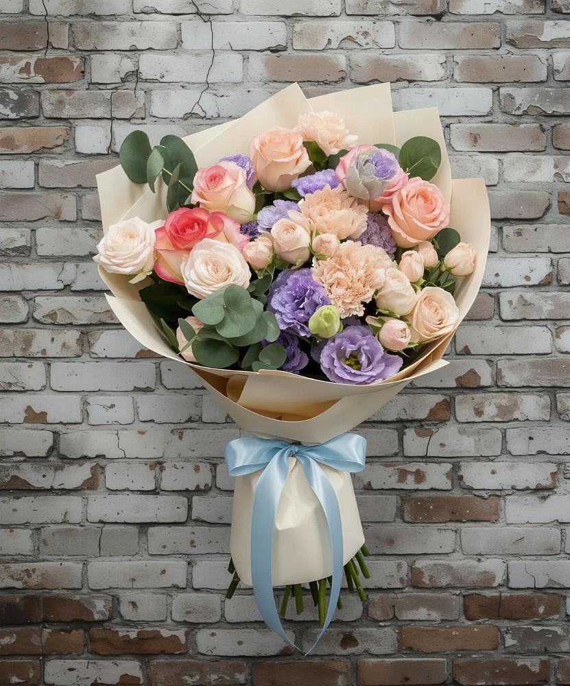 Букет цветов из: Розы, Лизиантусы и Гвоздики в Красновидово