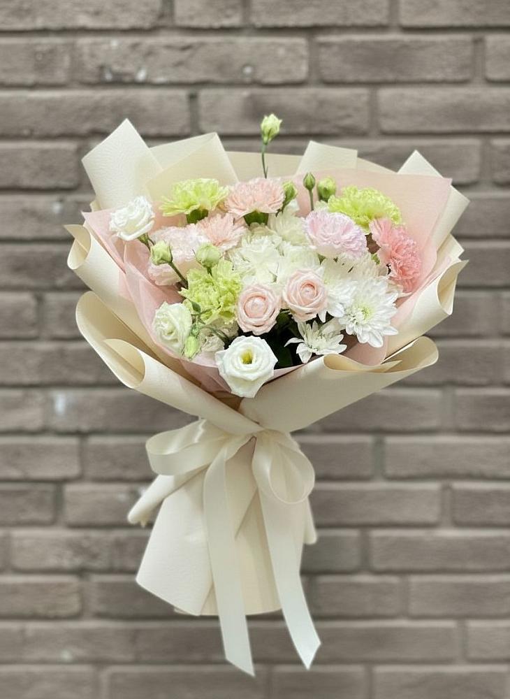 Букет цветов из: Гвоздики, Розы, Лизиантусы и Хризантемы в Красновидово