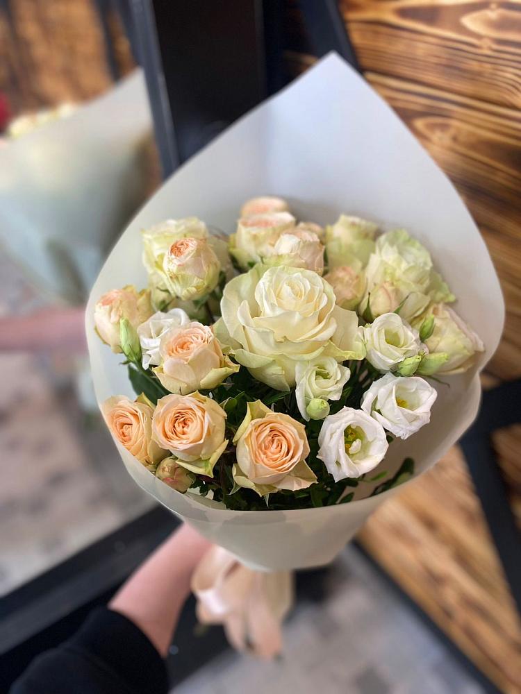 Букет цветов из: Розы и Лизиантусы в Красновидово